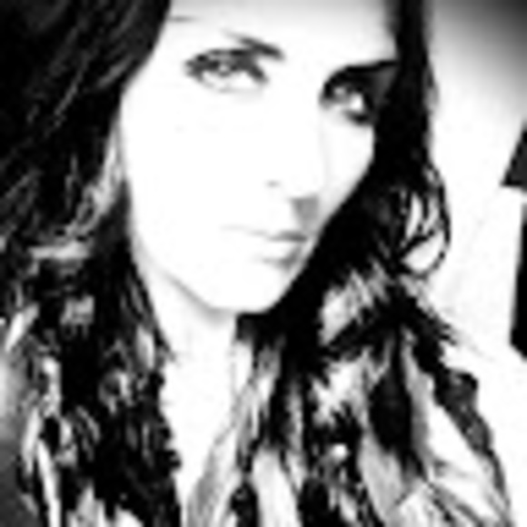 Meet your Posher, Lilyan - Picture 1 of 1